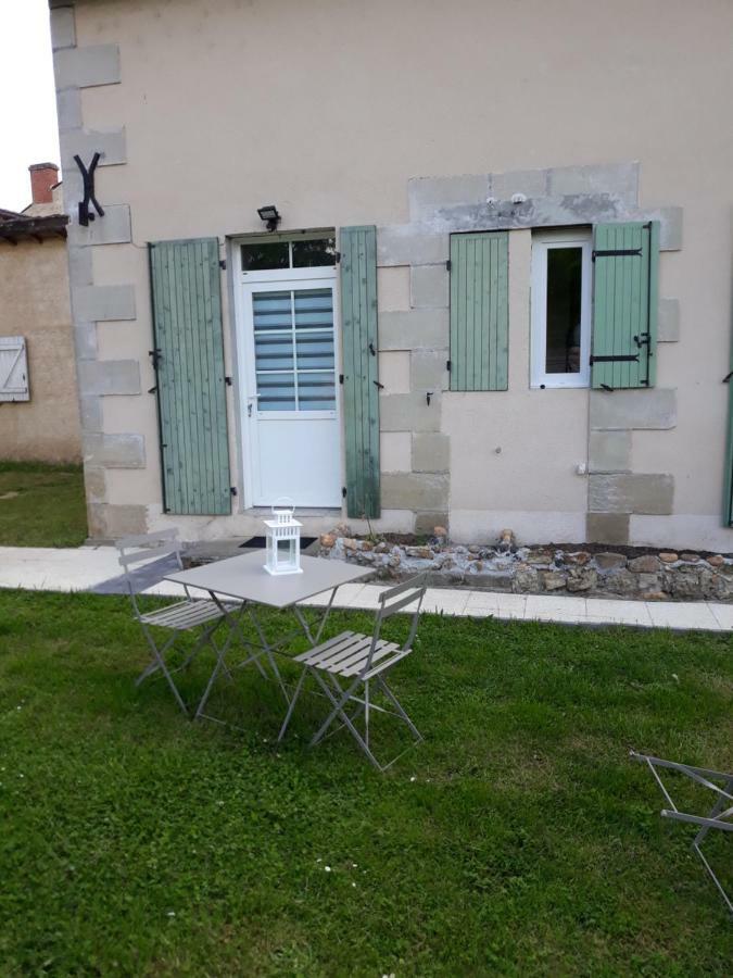 Hotes De L'Isle Saint-Medard-de-Mussidan Exterior photo